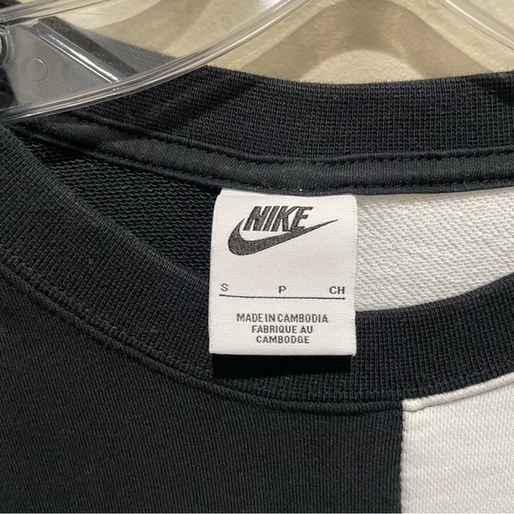 Nike Oversized Sportswear Sweatshirt Black and White Size Small - Picture 11 of 11